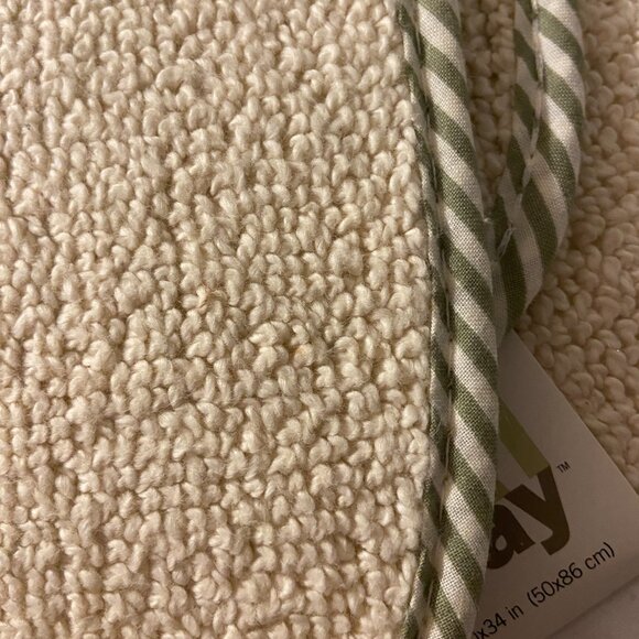 🏡🏡Martha Stewart Hydrangea Non Skid Rug NWT - Picture 3 of 6